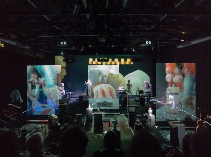 holographic projection screens band