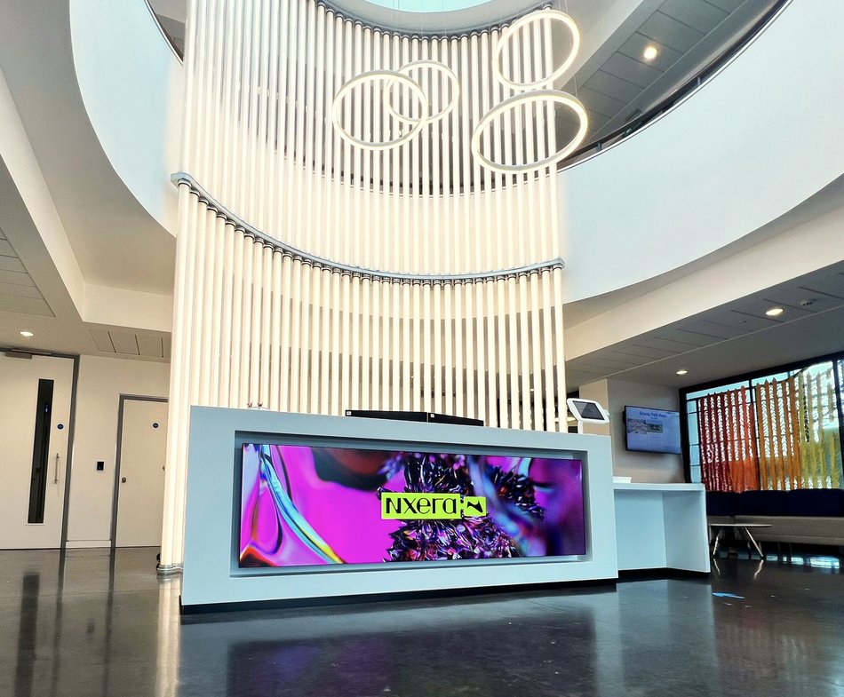 Nxera Reception Desk no bezel